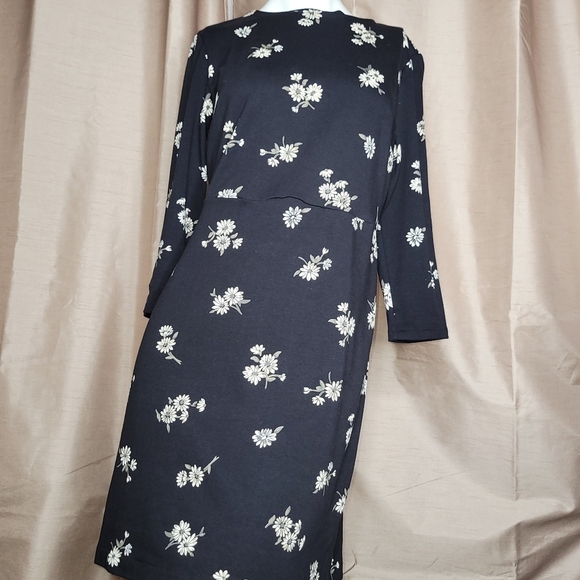 Old Navy Women's Floral Dress - Size Medium - Color: Black - Picture 4 of 7